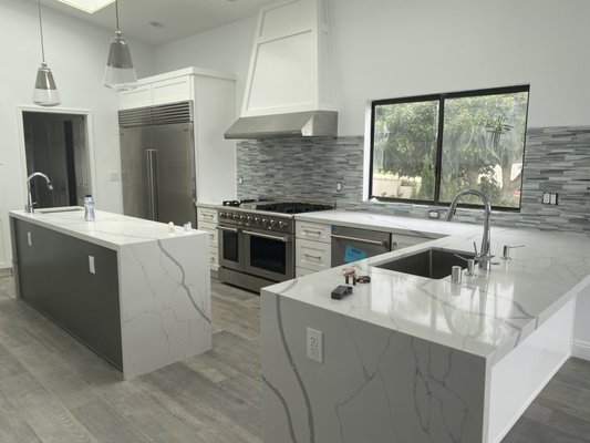 Luxury Home Remodel – Modern Elegance by LA Top Builders - LA Top Builders presents a high-end full-home remodel, designed to elevate modern living with premium finishes, functional layouts, and stunning craftsmanship. This project transforms the home into a sleek, luxurious, and highly functional space.
Kitchen Renovation:
• Spacious gourmet kitchen featuring dual waterfall islands with elegant quartz countertops.
• Custom shaker-style cabinetry in a sophisticated two-tone color scheme, blending white uppers with dark lower drawers.
• Professional-grade stainless steel appliances, including a built-in fridge, dual ovens, and a six-burner range.
• Modern glass tile backsplash, adding texture and a contemporary feel.
• Natural light-filled space, enhanced by skylights and pendant lighting.
Bathroom Transformation:
• Spa-like master bathroom, featuring a freestanding soaking tub and an enclosed rainfall shower with custom glass doors.
• Marble-look countertops with sleek white cabinetry for a clean, sophisticated look.
• Elegant fixtures and statement lighting, creating a relaxing, modern retreat.
Living Space Enhancements:
• Open-concept design with soaring ceilings, creating an airy and inviting space.
• Expansive windows with panoramic views, filling the home with natural light.
• Premium hardwood flooring, complementing the modern aesthetic.
• Custom office space with glass-paneled doors, balancing privacy with brightness.
This project by LA Top Builders is a true masterpiece, showcasing the perfect balance of luxury, functionality, and modern elegance. Whether you’re looking for a high-end kitchen, a spa-inspired bathroom, or a full home transformation, LA Top Builders brings your vision to life with unparalleled expertise and attention to detail.
📍 Location: Los Angeles, CA
🏡 Specialties: Kitchen & Bathroom Remodeling, Full Home Renovation, Custom Cabinetry, Luxury Interiors
📞 Contact LA Top Builders for a Free Consultation! Luxury Home Remodel – Modern Elegance by LA Top Builders - LA Top Builders presents a high-end full-home remodel, designed to elevate modern living with premium finishes, functional layouts, and stunning craftsmanship. This project transforms the home into a sleek, luxurious, and highly functional space.
Kitchen Renovation:
• Spacious gourmet kitchen featuring dual waterfall islands with elegant quartz countertops.
• Custom shaker-style cabinetry in a sophisticated two-tone color scheme, blending white uppers with dark lower drawers.
• Professional-grade stainless steel appliances, including a built-in fridge, dual ovens, and a six-burner range.
• Modern glass tile backsplash, adding texture and a contemporary feel.
• Natural light-filled space, enhanced by skylights and pendant lighting.
Bathroom Transformation:
• Spa-like master bathroom, featuring a freestanding soaking tub and an enclosed rainfall shower with custom glass doors.
• Marble-look countertops with sleek white cabinetry for a clean, sophisticated look.
• Elegant fixtures and statement lighting, creating a relaxing, modern retreat.
Living Space Enhancements:
• Open-concept design with soaring ceilings, creating an airy and inviting space.
• Expansive windows with panoramic views, filling the home with natural light.
• Premium hardwood flooring, complementing the modern aesthetic.
• Custom office space with glass-paneled doors, balancing privacy with brightness.
This project by LA Top Builders is a true masterpiece, showcasing the perfect balance of luxury, functionality, and modern elegance. Whether you’re looking for a high-end kitchen, a spa-inspired bathroom, or a full home transformation, LA Top Builders brings your vision to life with unparalleled expertise and attention to detail.
📍 Location: Los Angeles, CA
🏡 Specialties: Kitchen & Bathroom Remodeling, Full Home Renovation, Custom Cabinetry, Luxury Interiors
📞 Contact LA Top Builders for a Free Consultation!