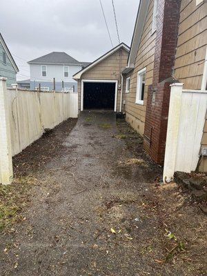 junk removal - "Looking for reliable residential junk removal services? Our professional team specializes in removing unwanted items and clutter from homes. From furniture and appliances to yard waste and renovation debris, we ensure efficient and hassle-free junk removal, leaving your home clean and clutter-free. Contact us today for affordable and dependable residential junk removal solutions."