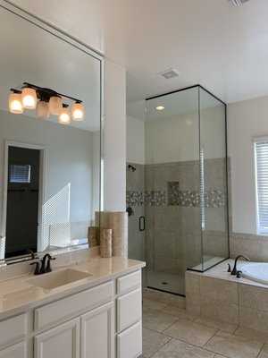 Rental Clean Up - We throughly cleaned this house, cleaned all baseboards and doors prepping them for painting. Cleaned interior and exterior of all windows.