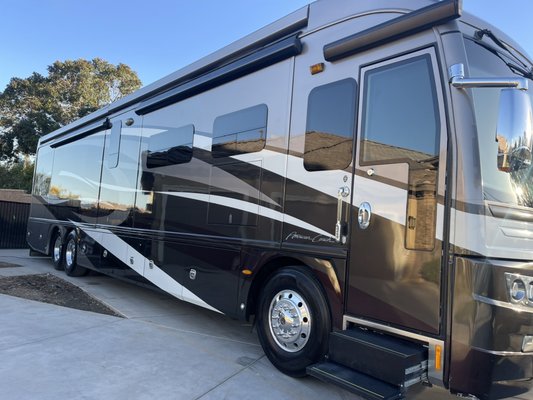 45’ foot Motor Home - This Motor Home was in need of paint correction and wax. 45’ foot Motor Home - This Motor Home was in need of paint correction and wax.