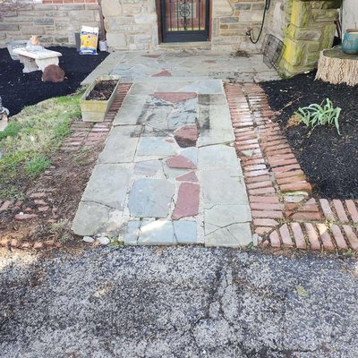 Pavers walkway installation - Remodel of a walkway that needed an update Pavers walkway installation - Remodel of a walkway that needed an update