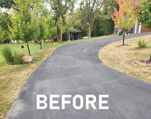 Residential Driveway Sealcoating - This driveway had visible wear from years of exposure to the elements, with fading and minor surface imperfections. RapidSeal stepped in to restore its durability and curb appeal with our expert sealcoating service. After thorough cleaning and preparation, we applied a high-quality protective sealant to shield the pavement from weather damage, oil spills, and premature aging. The result? A smooth, refreshed surface that enhances the home's overall appearance while extending the driveway’s lifespan.
Ready to protect your pavement? Contact RapidSeal today!