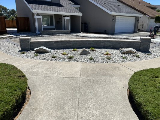 Stone walls project - We remodeled the front and backyard, pavers, concrete, fence, drainage, irrigation, stone walls, rocks and plants. Stone walls project - We remodeled the front and backyard, pavers, concrete, fence, drainage, irrigation, stone walls, rocks and plants.