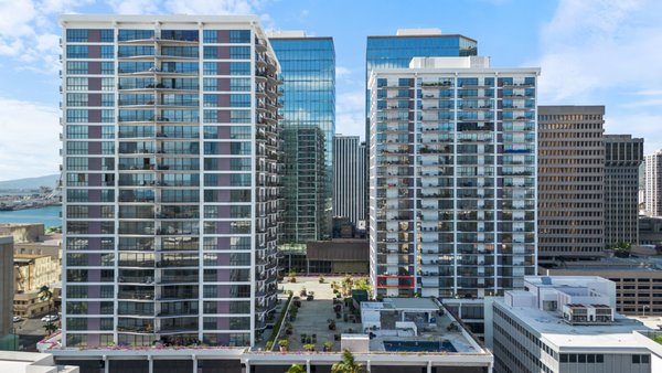 MISSION ACCOMPLISHED: S⭕️LD! - Congratulations to our friend and seller client for selling their unit at Harbor Square: Harbor Tower in beautiful downtown. They originally partnered with another agency and wasn’t able to achieve their mission; THEN, we partnered up, opened the lines of communication with clear expectations and a strategy, and all hands on deck, we were able to ensure a photo finish T⭕️GETHER.
.
Call us today so we can help you with selling your property or finding your home or investment property 👍🏽 the process is easier than you think: ☎️ 808.990.3443.