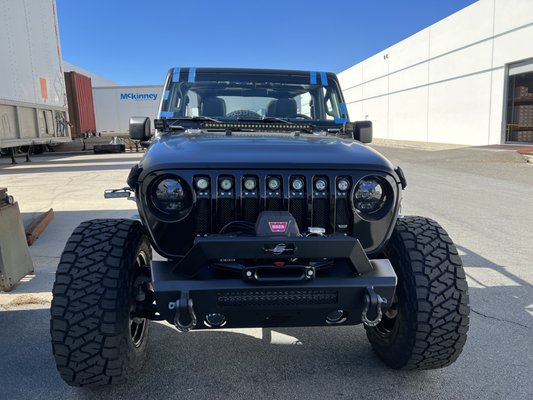SEMA JEEP - Check out this custom Jeep that got ready for the SEMA show. I had the pleasure to install a new windshield on it.