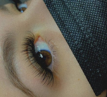 HYBRID LASHES - HYBRID LASHES this is a mix of classic and volume lashes