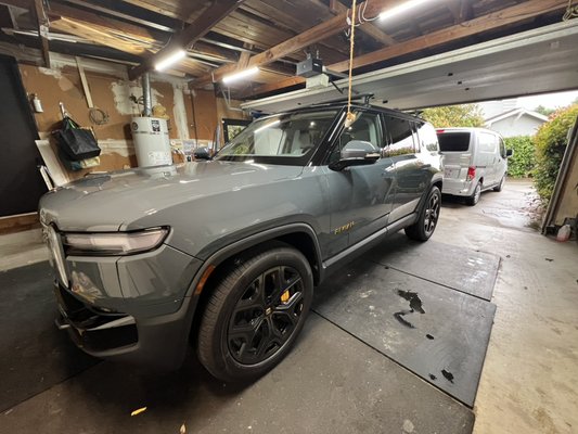 Rivian R1s window tint - Rivian R1s window tinting Rivian R1s window tint - Rivian R1s window tinting