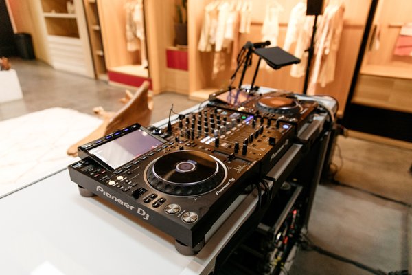 Backline Rentals - DJ Equipment, Microphones, Stage Monitors, Wireless Systems and more.. we cover all requirements, for your artist or performers