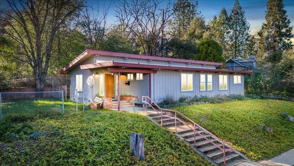Commercial Office Space - Perfect location in Murphys,CA for office space or your business.
MLS 20240217
Ryan Scheller
KW Sierra Foothills DRE02230938