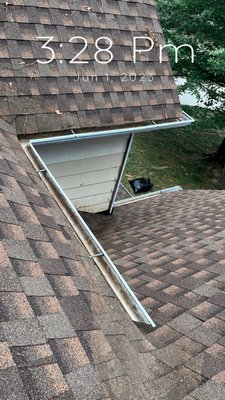 Gutter Clean 2023 - This house gutters were extremely clogged up. We removed all debris.
