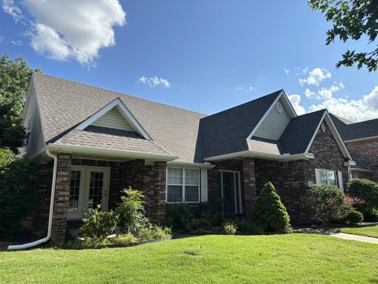 Heritage Weatherwood Shingles And 5 inch Seamless Gutter White - Architectural Shingles And 5 inch Seamless Gutter Heritage Weatherwood Shingles And 5 inch Seamless Gutter White - Architectural Shingles And 5 inch Seamless Gutter