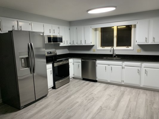 Move-In or Move-Out Cleaning - We utilized fresh microfiber cloths and eco-friendly, green-cleaners to ensure that this newly renovated rental property was glistening clean and showroom ready. Move-In or Move-Out Cleaning - We utilized fresh microfiber cloths and eco-friendly, green-cleaners to ensure that this newly renovated rental property was glistening clean and showroom ready.