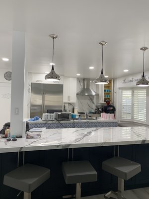 Spotless clean kitchen ✨ - This kitchen is one of our favorites to clean ! Spotless clean kitchen ✨ - This kitchen is one of our favorites to clean !