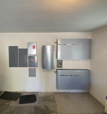 Enphase IQ10T batteries and microinverters w/ 37 LG Solar 395w panels - Two Enphase IQ10T batteries with sunlight backup. Enphase IQ10T batteries and microinverters w/ 37 LG Solar 395w panels - Two Enphase IQ10T batteries with sunlight backup.