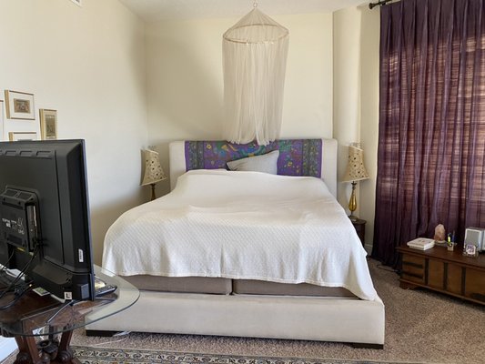 Standard Cleaning Service - This high detail cleaning was done on a 4,000 square foot condo.