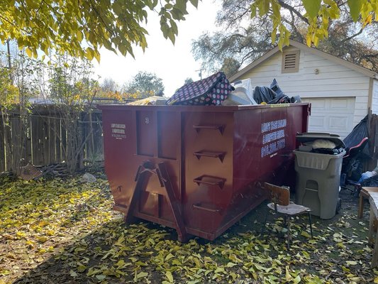 fast and reliable trash hauling in Sacramento - Looking for reliable dumpster rental in Sacramento? We offer fast and affordable waste disposal solutions for residential, commercial, and construction projects. Our dumpsters will meet your needs with flexible delivery and pickup schedules. Whether you're decluttering, renovating, or managing a construction site, we provide hassle-free service with competitive pricing. Trust us for all your waste removal needs !