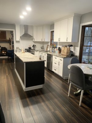 Complete deep cleaning with engineered floors - This is a recurring home that we did as an initial deep cleaning complete transformation Complete deep cleaning with engineered floors - This is a recurring home that we did as an initial deep cleaning complete transformation