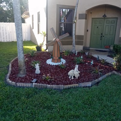 Lawn Services - with very good quality. Many services such as installation of real and artificial grass, trimming of trees and palms, grass cutting, fertilization, general cleaning and much more! Give us a call today!
