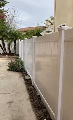 The fence renovation for the large 180-foot yard with a swimming pool - It took us three days to complete the fence renovation for this 180-foot large yard. We removed the old fence, installed the new one, and disposed of the old wooden fence. The entire yard looks much more beautiful now, and the customer is very satisfied with our service. The customer is also very nice, often bringing us water to drink. Thank you to the customer for their trust in us. The fence renovation for the large 180-foot yard with a swimming pool - It took us three days to complete the fence renovation for this 180-foot large yard. We removed the old fence, installed the new one, and disposed of the old wooden fence. The entire yard looks much more beautiful now, and the customer is very satisfied with our service. The customer is also very nice, often bringing us water to drink. Thank you to the customer for their trust in us.
