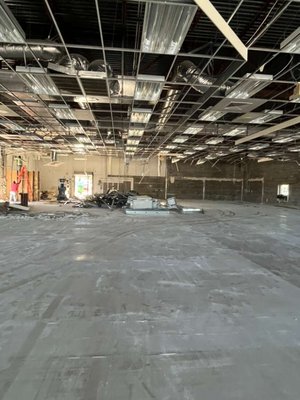 Demolition - The before ans after of demolition. We are responsible of taking the trash and leaving a clean space.