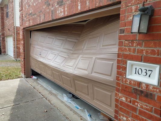 Off track Garage Doors - These are some examples of the types of repairs we can correct. Not all doors that come off track need to be replaced. Most can be repaired in one trip, while others, more advanced, may require replacement. If your having trouble like this, you should call us right away so we can help make these situations safe, and help get your door back to working properly! Off track Garage Doors - These are some examples of the types of repairs we can correct. Not all doors that come off track need to be replaced. Most can be repaired in one trip, while others, more advanced, may require replacement. If your having trouble like this, you should call us right away so we can help make these situations safe, and help get your door back to working properly!
