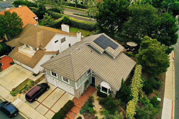 10 Panel Flat Concrete Tile Installation in Del Mar Heights - 3.45kW solar installation made up of 10 SunPower 345 White solar panels in Del Mar Heights, CA. 10 Panel Flat Concrete Tile Installation in Del Mar Heights - 3.45kW solar installation made up of 10 SunPower 345 White solar panels in Del Mar Heights, CA.