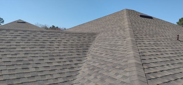 Holiday home 2022 - This was a reroof project in Holiday where SunCare Roofing replaced the main roof with shingles. The roof was in need of replacement. Roof looks great! Holiday home 2022 - This was a reroof project in Holiday where SunCare Roofing replaced the main roof with shingles. The roof was in need of replacement. Roof looks great!