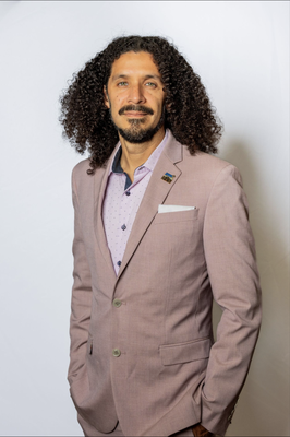 Headshots - Welcome to our mobile headshot package, where our skilled photographer comes directly to your company site to capture top-notch headshots for your team.

Making headshots as simple as 1,2,3!