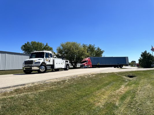 Heavy Duty Recovery - Heavy Duty Recovery Service up to 80,000 pounds. No matter the situation, we got you covered. Heavy Duty Recovery - Heavy Duty Recovery Service up to 80,000 pounds. No matter the situation, we got you covered.