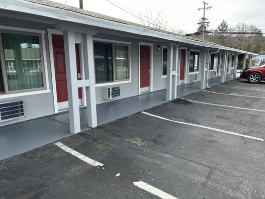 Commercial Motel Re-Paint - This local motel in Willits CA, really catches the eye with new paint, trim and painted doors, as well as new epoxy on the exterior hallway floors. Commercial Motel Re-Paint - This local motel in Willits CA, really catches the eye with new paint, trim and painted doors, as well as new epoxy on the exterior hallway floors.