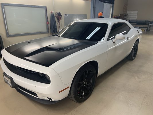 2018 dodge challenger, full rap, blacked out hood, Blockdale spoiler blocked out trunk - 2018 dodge challenger for vehicle wrap and gloss, white 3M with black trim 2018 dodge challenger, full rap, blacked out hood, Blockdale spoiler blocked out trunk - 2018 dodge challenger for vehicle wrap and gloss, white 3M with black trim