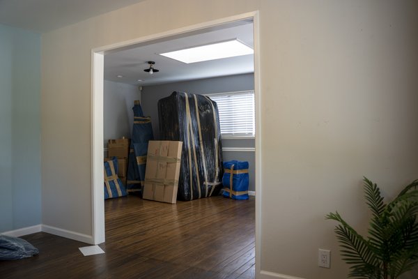 Full-Service Residential Move – Los Angeles, CA - In this project, we handled a complete residential move in Los Angeles. From expertly packing large furniture to protecting delicate indoor and outdoor items, every step was executed with precision. Our team ensured the property was respected, the items professionally wrapped, and everything safely loaded for transport. If you're looking for experienced movers in LA who treat your belongings like their own—this is how we do it. Full-Service Residential Move – Los Angeles, CA - In this project, we handled a complete residential move in Los Angeles. From expertly packing large furniture to protecting delicate indoor and outdoor items, every step was executed with precision. Our team ensured the property was respected, the items professionally wrapped, and everything safely loaded for transport. If you're looking for experienced movers in LA who treat your belongings like their own—this is how we do it.