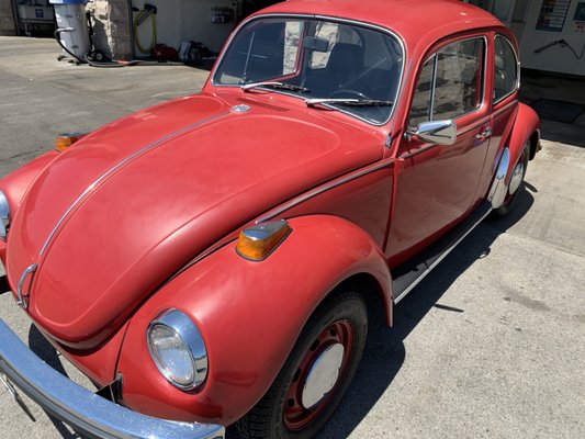 Fine Detailing Service - Power Polish - The power polishing process uses advanced compounds to buff away light scratches on the clear coat of the paint job. First, a micro-abrasive is used to polish or cut the surface. Second, a less abrasive polish is used and after that, a wax sealant is applied to help with protection.