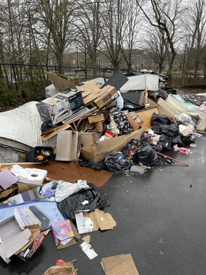 Illegal dump cleanup for property manager - This junk removal was a illegal dumping issue which we helped resolve Illegal dump cleanup for property manager - This junk removal was a illegal dumping issue which we helped resolve