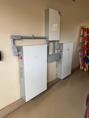Tesla Battery Back Up - This project was a battery back up addition to help off-set the customer’s usage at night time and to access to power during power outages. Best value! Tesla Battery Back Up - This project was a battery back up addition to help off-set the customer’s usage at night time and to access to power during power outages. Best value!