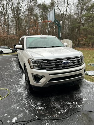 2022 Ford Expedition - Deluxe Detail Package - This car received our services and it was brought back to life looking brand new after years of use.