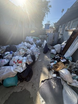 Household trash removal - Household trash and junk in driveway. We came with our team and cleared it up in a couple hours. Household trash removal - Household trash and junk in driveway. We came with our team and cleared it up in a couple hours.