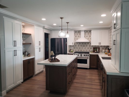 Two Tone Kitchens - Two-Tone kitchens have become very popular with our clients. Here are some photos of recently finished kitchens. Two Tone Kitchens - Two-Tone kitchens have become very popular with our clients. Here are some photos of recently finished kitchens.