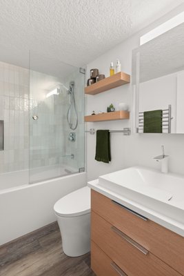 Modern Bathroom - Stunning modern bathroom in Palm Harbor. Modern Bathroom - Stunning modern bathroom in Palm Harbor.