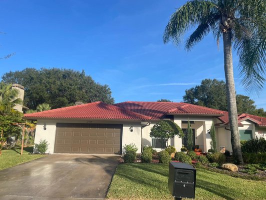 Yearly House Cleaning Packages - ​Keep Your Property Clean with DPI Pressure Washing
Our yearly house cleaning packages provide the best value for money and will save you time and worry when it comes to window-, roof- or any other outdoor-cleaning of your property.