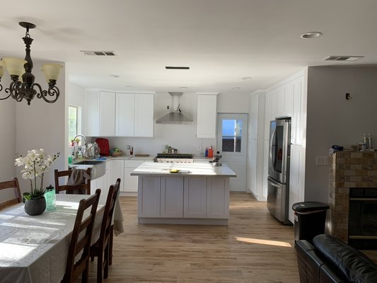 Kitchen that will have you cooking! - Your dream kitchen starts here.
From outdated to outstanding this kitchen remodel is proof of good design changes everything.

Custom Cabinetry, sleek countertops, modern lighting, and every detail tailored to your lifestyle. Whether you’re cooking for the family or hosting guest your kitchen will inspire you everyday. Ready to upgrade your space give me a call 424-303-2863