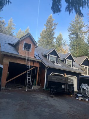 Presidential Shake AR Shingles - This week's project took place in Redmond, WA where we said goodbye to the old Asphalt Shingles and replaced them with the new and durable Presidential Shake AR shingles!