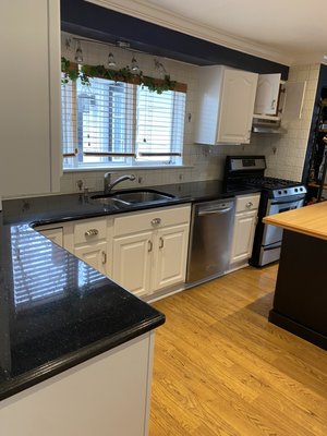 Cabinets primer and paint - This is a paint cabinets primer and paint