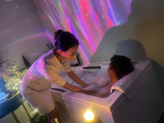 $228 80min薰衣草泡泡浴SPA Lavender Bubble Bath SPA - 在 薰衣草泡泡浴SPA 中,您将体验到薰衣草精油与丰富泡泡的完美结合。温暖的泡泡轻柔包围全身,薰衣草的芳香帮助缓解压力,放松身心,促进睡眠。无论是减轻疲劳还是放松心情,这场泡泡浴都能为您带来极致的舒适与宁静。
Lavender Bubble Bath SPA
At the Lavender Bubble Bath SPA, experience the perfect blend of lavender essential oil and rich bubbles. The warm bubbles gently envelop your body, while the calming aroma of lavender helps reduce stress, relax the body, and promote better sleep. Whether relieving fatigue or soothing your mind, this bubble bath offers ultimate comfort and tranquility. $228 80min薰衣草泡泡浴SPA Lavender Bubble Bath SPA - 在 薰衣草泡泡浴SPA 中,您将体验到薰衣草精油与丰富泡泡的完美结合。温暖的泡泡轻柔包围全身,薰衣草的芳香帮助缓解压力,放松身心,促进睡眠。无论是减轻疲劳还是放松心情,这场泡泡浴都能为您带来极致的舒适与宁静。
Lavender Bubble Bath SPA
At the Lavender Bubble Bath SPA, experience the perfect blend of lavender essential oil and rich bubbles. The warm bubbles gently envelop your body, while the calming aroma of lavender helps reduce stress, relax the body, and promote better sleep. Whether relieving fatigue or soothing your mind, this bubble bath offers ultimate comfort and tranquility.