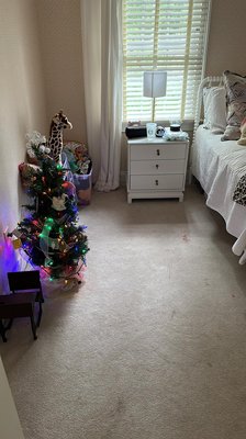 Kids room organizing - This is a 8 years old girls bedroom, the mom asks us to fold the clothes in way to make it easy for the daughter to see everything she have.