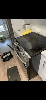 LG Range - Burner not working - New LG Range: Burner (Front Right) not working at all.
After our Diagnostic Trip, we determined we needed the infinite switch. We sourced the part, quoted the client a price they were happy with, ordered the part, replaced and completed the repair. Cost Approx $300
