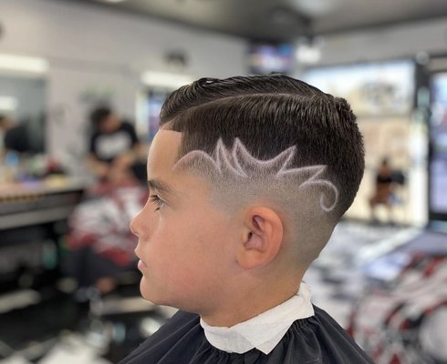 Best Barbershop In Mesa AZ - At Pristine Barbershop, we prioritize high-quality grooming services. Our experienced barbers are skilled in the latest techniques and styles, ensuring every client leaves looking and feeling their best.

We believe in offering a personalized experience for each client. Our barbers take the time to understand your preferences and tailor their services to meet your unique needs.