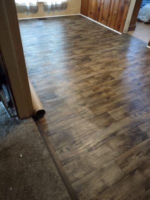 Flooring Installation - Hardwood, laminate, vinyl planks and more! Call or text us at (270) 635-1598 for more information about our flooring installation and repair services.
