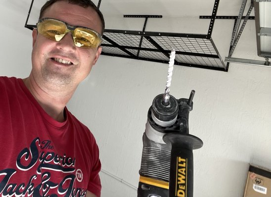 Installation ceiling storage rack - I will help you securely attach it to the ceiling. Installation ceiling storage rack - I will help you securely attach it to the ceiling.