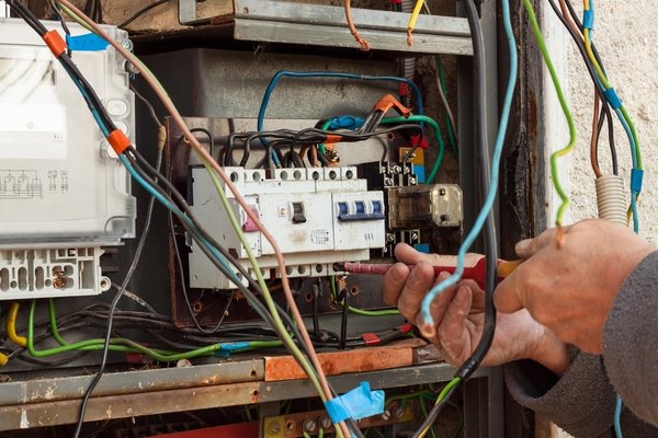 Rewiring - Let the electricians at Castroville Hitch replace your broken lights and rewire your trailer from end to end to keep your lights shining bright.